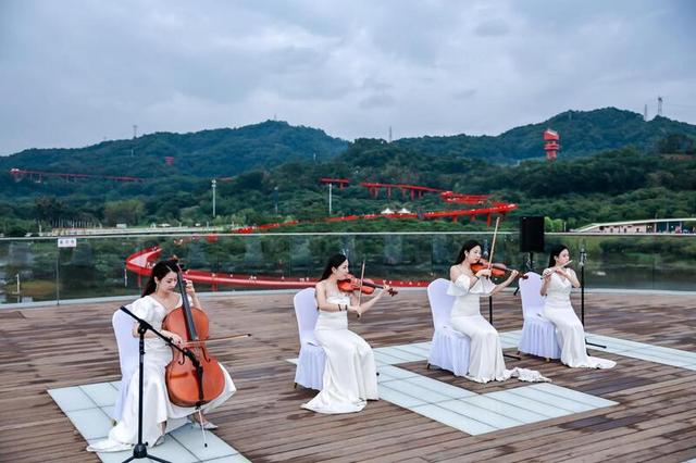 八天“奇遇”燃动“双节”！2025如虹嘉年华圆满收官