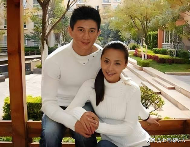 “红杏出墙”！这5位给老公戴帽子的女星，简直堪比现代版潘金莲