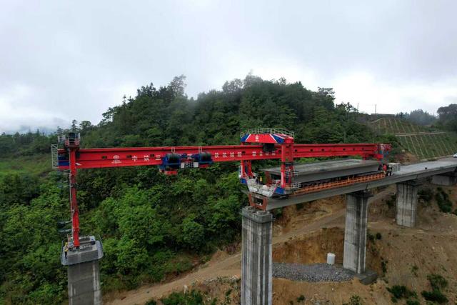 盘兴高铁开通运营