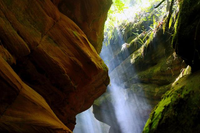 甘泉大峡谷...等等先游个无名野谷（烟火光影）