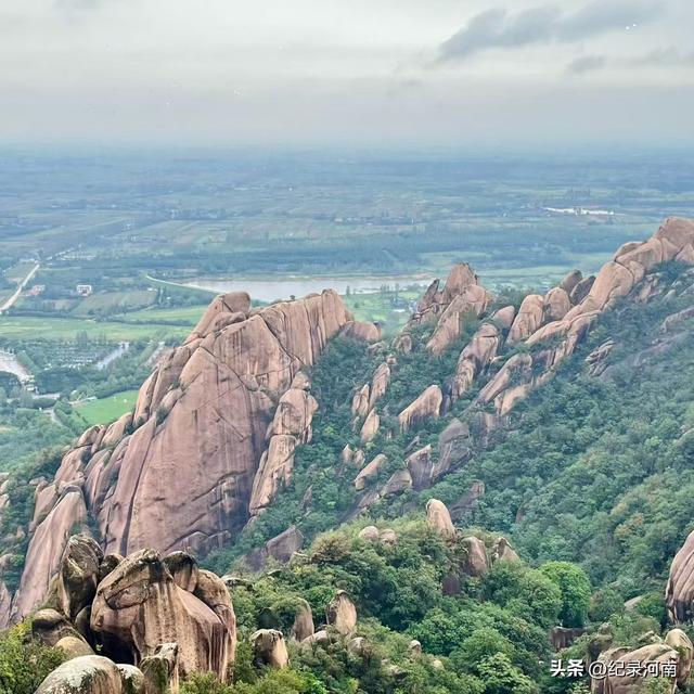 雨中嵖岈山