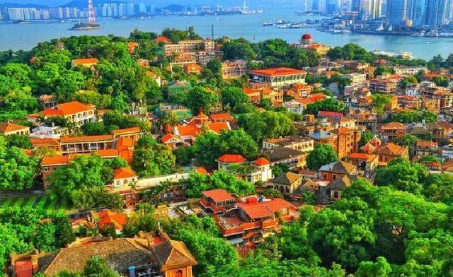 都说厦门比杭州还好，两地都去过，实话实说厦门很多地方不如杭州