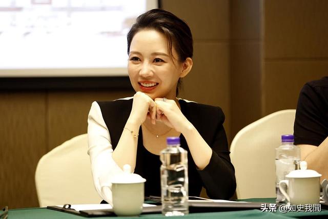 43岁潘晓婷至今单身，身材傲人却无人敢娶，潘爸爸后悔当初管太严