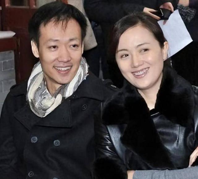 朱媛媛去世不到1年，52岁辛柏青现身春晚彩排	，恶心的一幕出现了