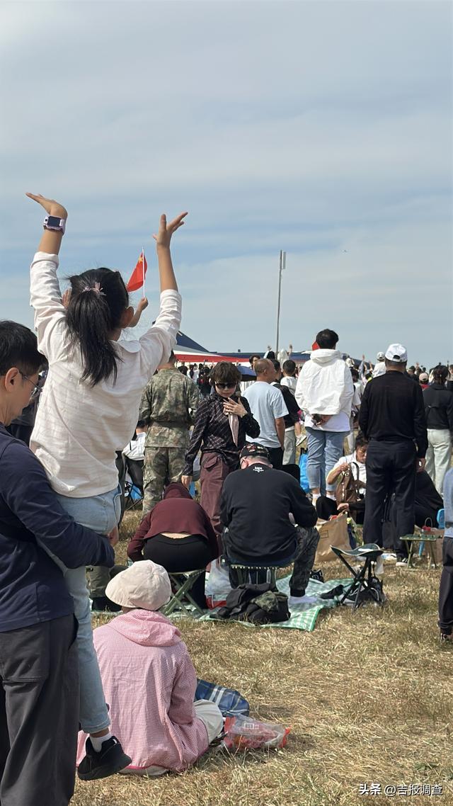 媒体评长春航展乱扔垃圾现象
