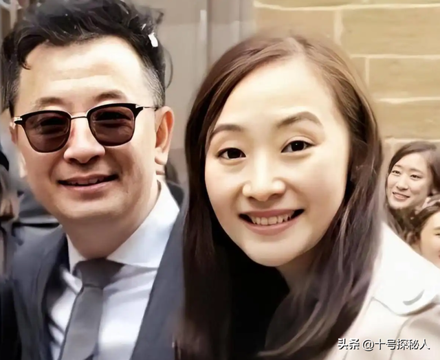 嫁给落魄时的黄海波，任劳任怨养夫多年，曲栅栅现终于苦尽甘来