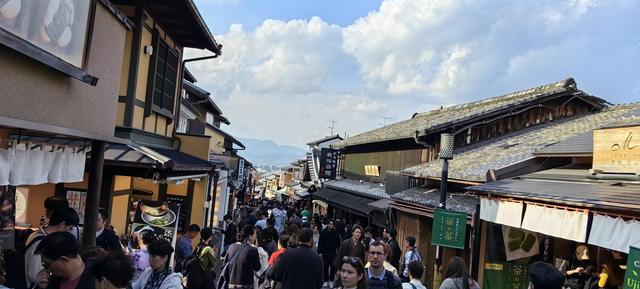 高市涉台言论，日本市场震荡，外资撤离日本，中国“组合拳”见效