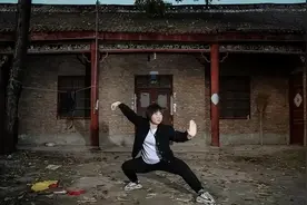 河南170斤女孩苦练20年武术，上倒闭5所武校，从田间地头打到央视图片