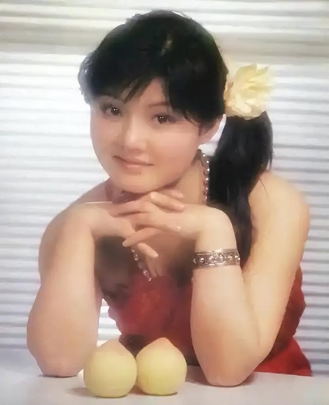 她11岁被导演看中，与名导同居多年被抛弃，如今复出却无人问津