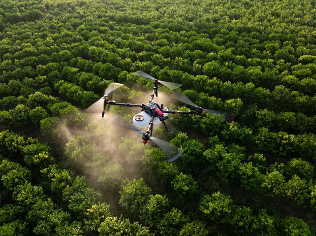 广州低空经济“狂飙”：飞行汽车、空中观光，下个万亿风口？