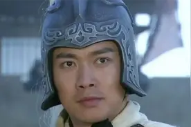 五虎上将的排名并不准，若比较巅峰时期的战力，排名应该是这样的图片