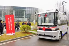 全国首条！武汉新城开通跨市自动驾驶公交图片
