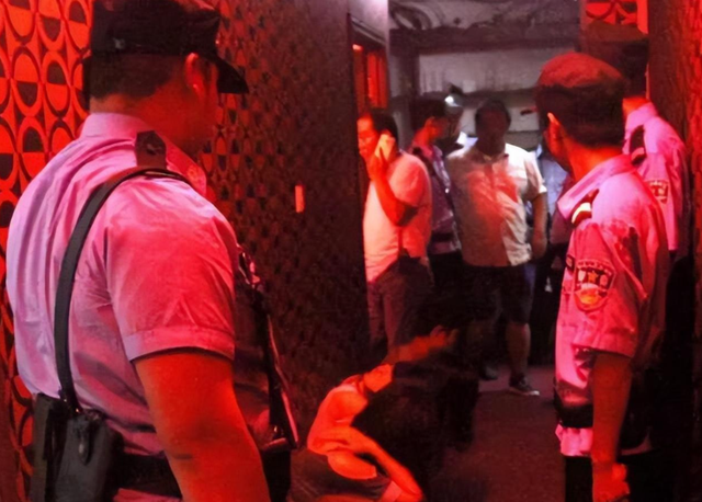 奢靡淫逸的白马会所：性交易泛滥，让富婆挥金如土，最终一夜覆灭