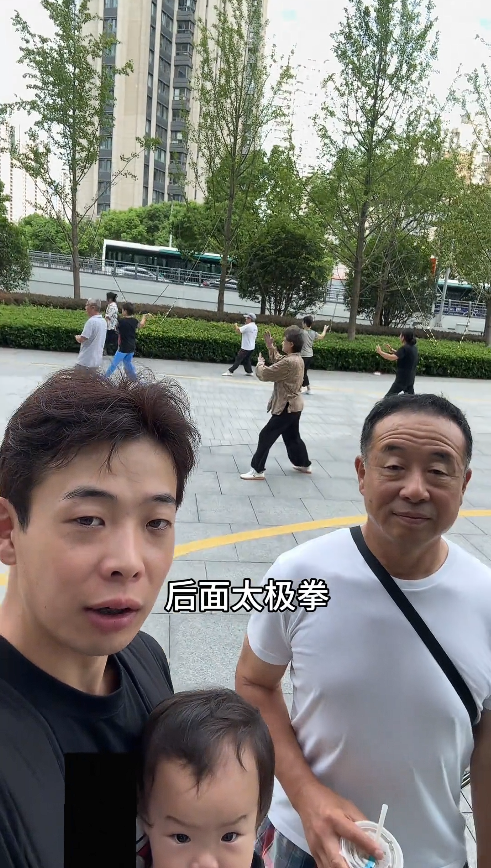 日本小伙带老爹游中国，看完《南京照相馆》气炸，公开跟日媒叫板