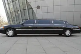 为啥那些加长版的豪车，现在见不到了？内行人一语道破，太真实！图片