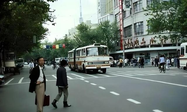 我有房有退休金，和大姐一起搭伙养老真后悔，这是我做过最错的事