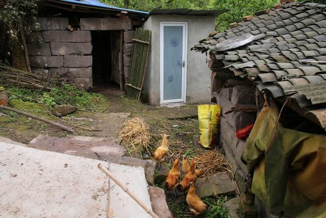 99年的网吧包厢，女同学突然凑过来，说：教我玩个刺激的游戏