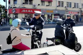 骑手闯红灯被罚50元！冰城交警专项整治电动车交通违法图片