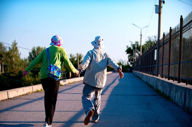 不要日行一万步！医生严肃警告：60岁后，5种运动能不做就不做