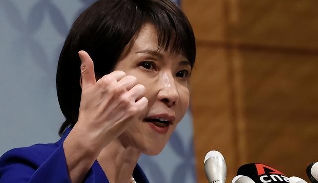 中美日航母齐聚西太？中方喊话高市背后人物，日本收到三个坏消息