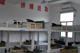 军营里的人们之十九——枕头、包袱皮图片