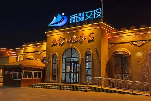 戈壁上的文化风情驿站——记三岔口喀什古城主题特色服务区的蝶变