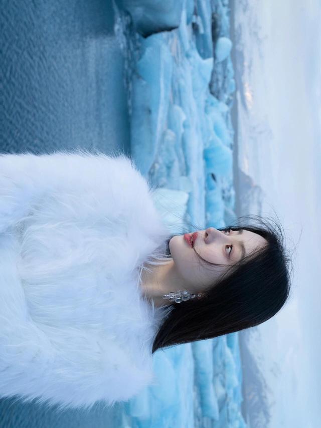 山东潍坊一校花美出圈了，五官精致	，倾国倾城，美得让人移不开眼