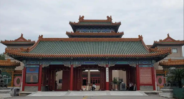 身价过百亿，坐拥北京一条街，出门私人飞机，京圈内的富婆都有谁