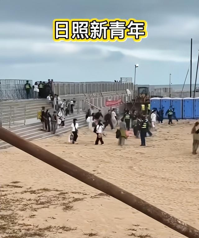 日照音乐节大规模逃票，大批人硬闯冲卡，安检设施受损，文旅回应