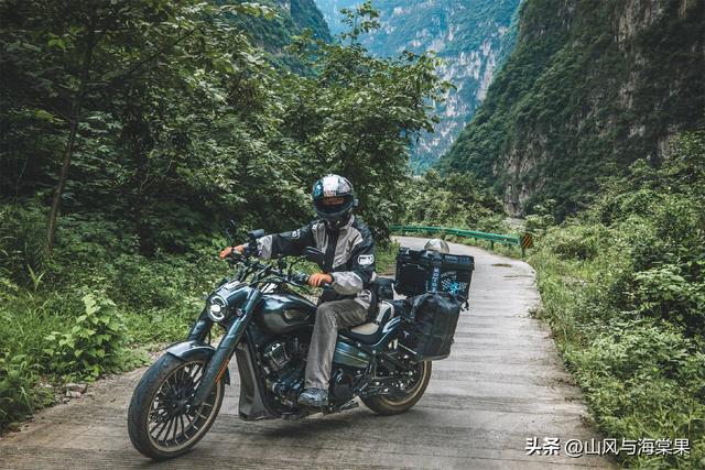 骑香帅YES418穿越大渡河峡谷，壮观景色令人沉醉