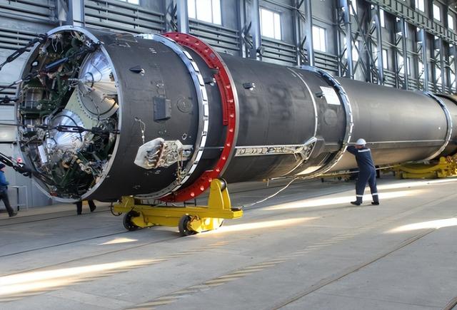 轰隆一声巨响，核导弹爆炸，俄军再次让普京失望	，对美国底牌没了