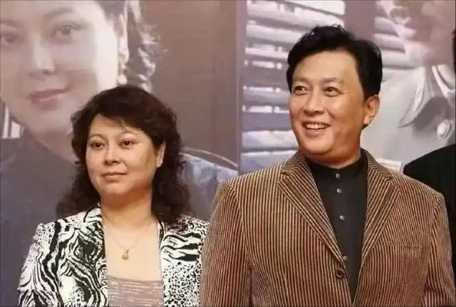 善恶终有报！73岁唐国强综艺疯狂捞金、两个残疾儿子遭到“反噬”