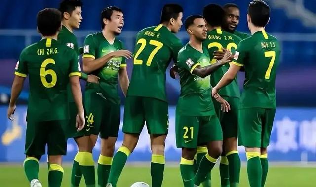 泪目！国安38岁老将夺冠赛后一举动让全场动容，塞蒂恩深夜回应！