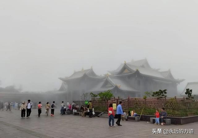 峨眉山金顶·华藏寺