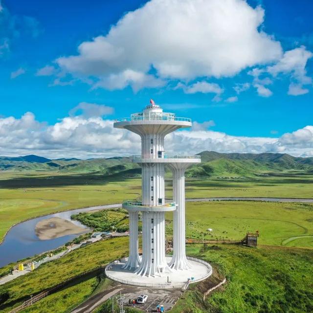 夏日碧色已无涯，一键开启月亮湾草原之旅！