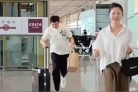 63岁付笛声小跑体力不支，穿1300T恤太阔气，和任静同框像父女图片