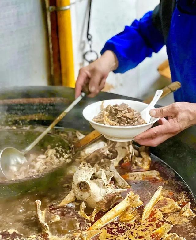 周末就冲！亲测3条被严重低估的徒步线，林海吸氧峡谷石窟！全部免费最快40min飙拢！