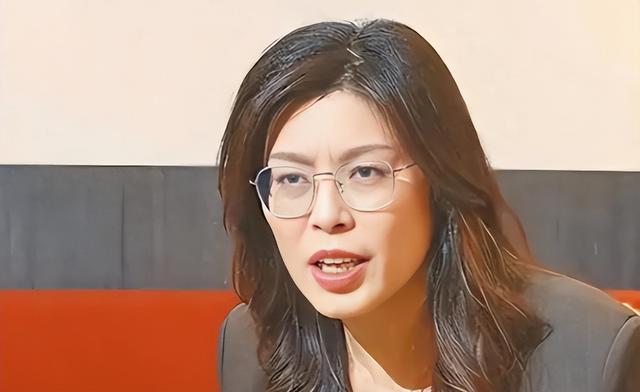 面对全球通缉，沈伯洋送大陆一句话，台当局得意，郑丽文重拳出击