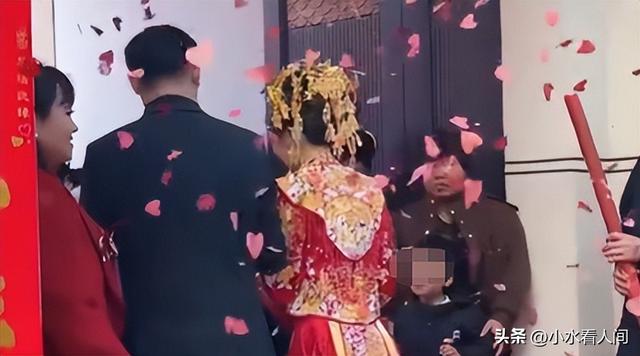 28岁女教师结婚跳楼：上岸成绩第一，朋友圈交代后事，父母是原罪