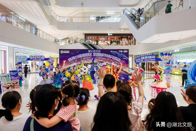 珠海长隆度假区城市快闪活动登陆武汉