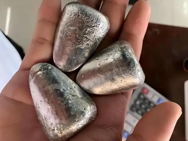 贵金属牛市下半场，黄金涨66%后，铂钯接棒的3个核心理由