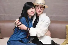 周慧敏周敏五十多岁依旧动人，港星颜值真抗岁月，个个都美图片