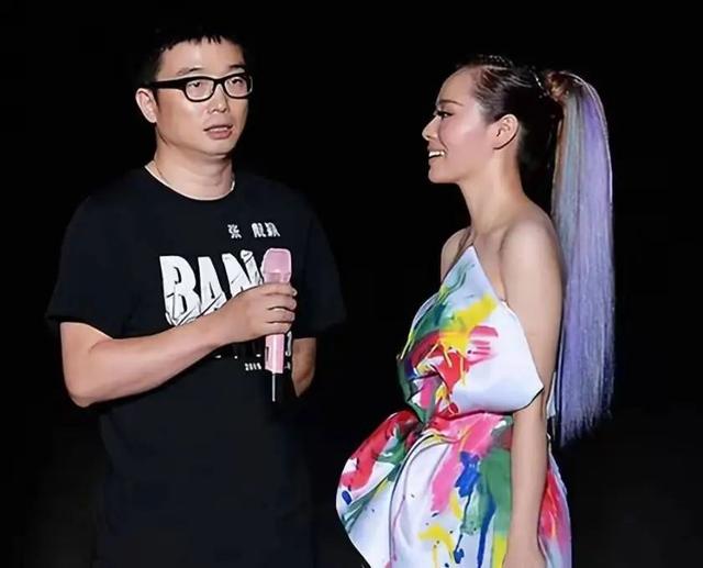 6亿资产被前夫卷走，海豚音天后沦为“网红”，但她却不在乎