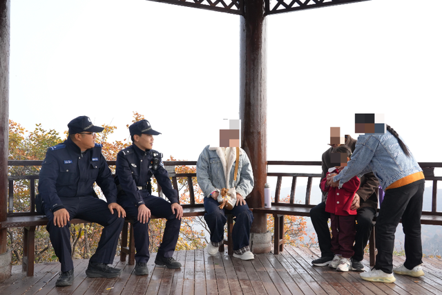 龙山石窟映红叶，崛围山间燃丹枫！太原警方 “美景+安全”双护航，秋游放心冲