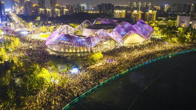 人文经济•活力高新 | 歌声漫过狮山！从街头弹唱到城市IP的成长密码