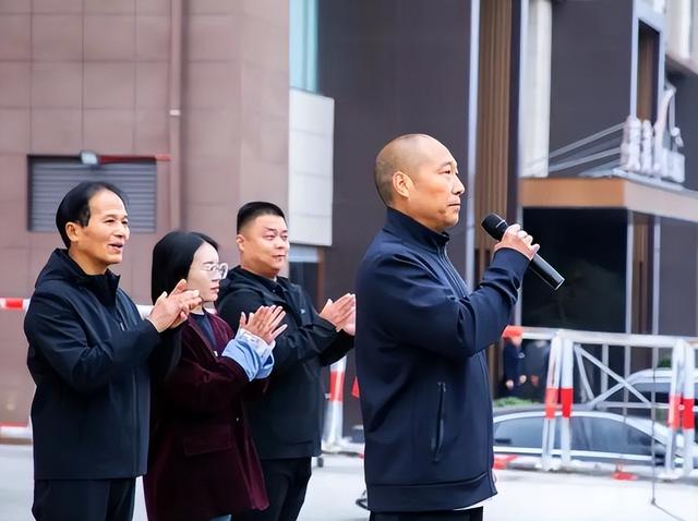 拔出萝卜带出泥！释永信下马，举报人被扒惊天丑闻，难怪会被开除