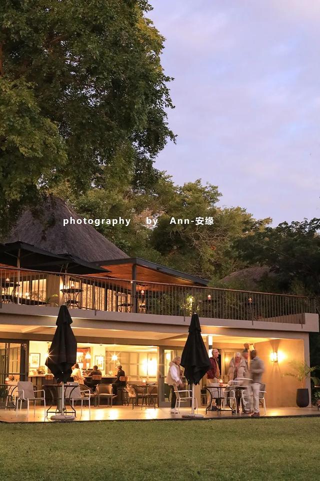 维多利亚瀑布高阶玩法：住进瀑布公园里的天花板酒店——安纳塔拉