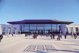 沧州火车站：站前地下停车场今日开始收费管理图片