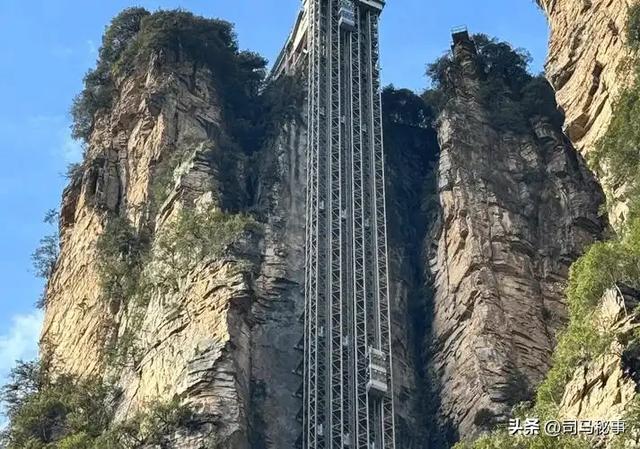 古城变空城亏10亿！17家机构砸15亿救ST张家界，能成吗？