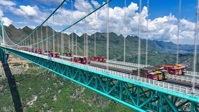 625米高空“缝合”地球裂缝！花江大桥把中国基建焊上世界天花板